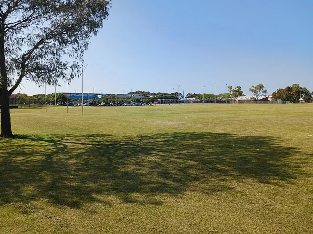 Warnbro Oval. Photo: Calistemon / Wikimedia Commons, CC BY-SA 4.0.